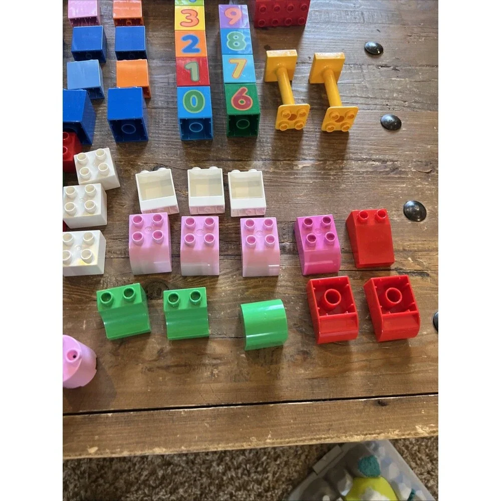 Lego Duplo Lot Disney, Carriage, Doors, Windows, Beds, Flowers, Chairs 110+ Lot